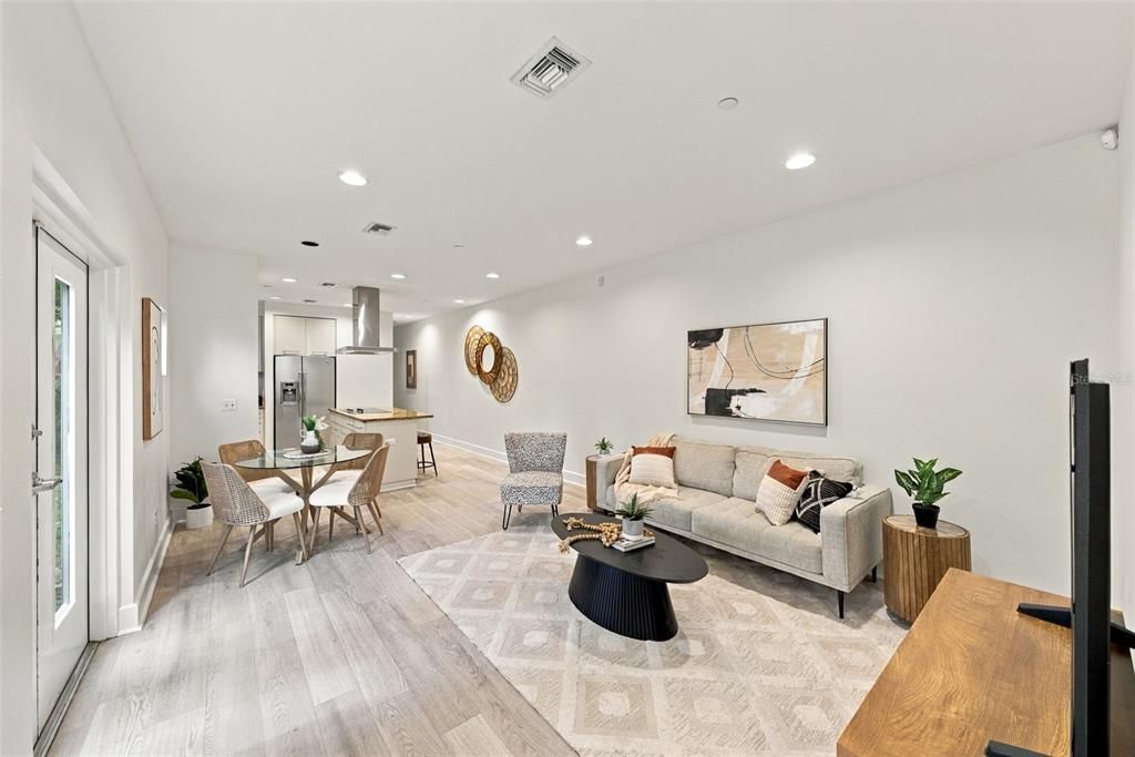 En Venta: $749,000 (3 camas, 2 baños, 2541 Pies cuadrados)