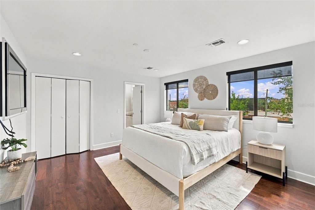 En Venta: $749,000 (3 camas, 2 baños, 2541 Pies cuadrados)