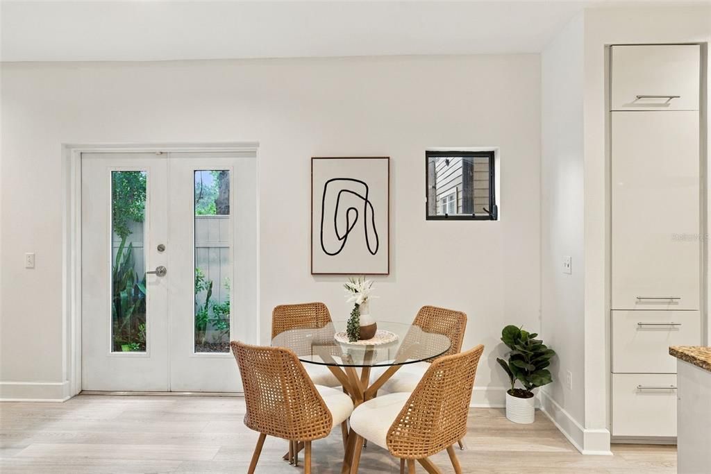 En Venta: $749,000 (3 camas, 2 baños, 2541 Pies cuadrados)