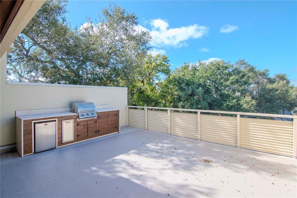 En Venta: $749,000 (3 camas, 2 baños, 2541 Pies cuadrados)