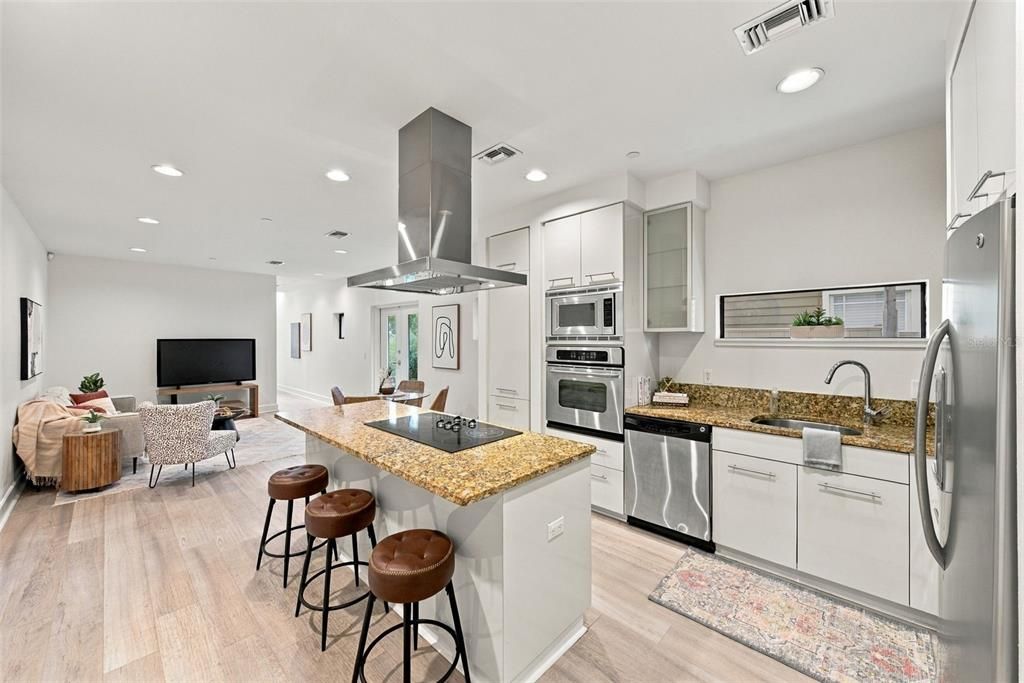 En Venta: $749,000 (3 camas, 2 baños, 2541 Pies cuadrados)