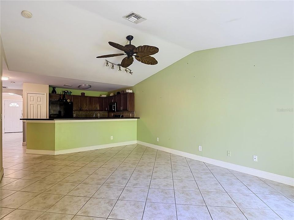 待售: $395,000 (4 贝兹, 0 浴室, 2316 平方英尺)