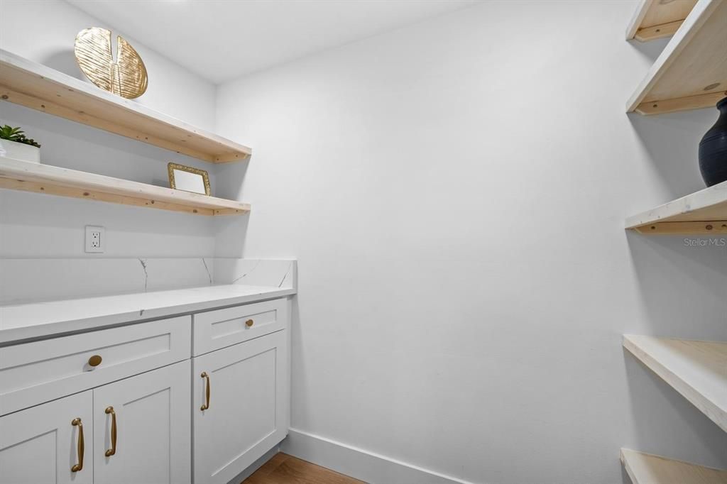 En Venta: $775,000 (4 camas, 2 baños, 2314 Pies cuadrados)