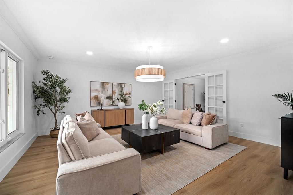En Venta: $775,000 (4 camas, 2 baños, 2314 Pies cuadrados)