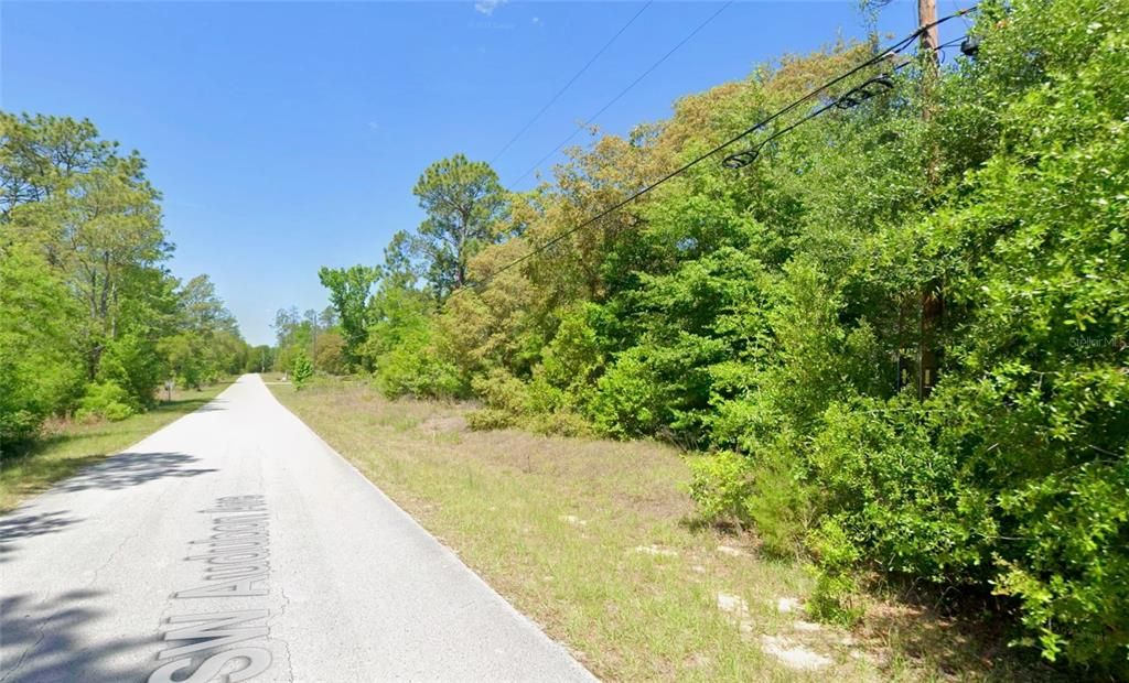 En Venta: $33,000 (0.99 acres)