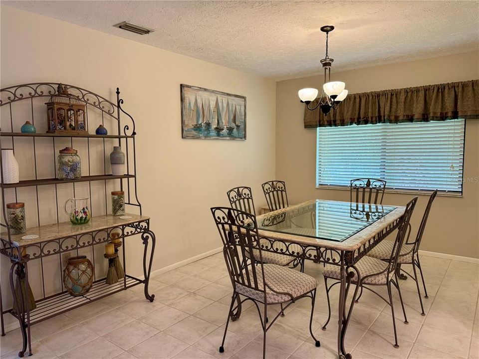 For Sale: $265,000 (3 beds, 2 baths, 1254 Square Feet)