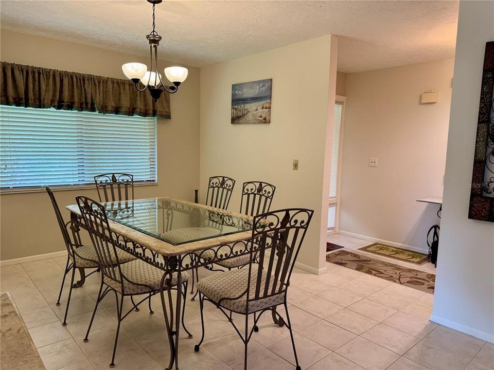 For Sale: $265,000 (3 beds, 2 baths, 1254 Square Feet)