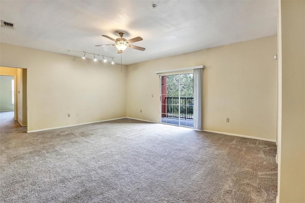 For Sale: $150,000 (2 beds, 2 baths, 1242 Square Feet)