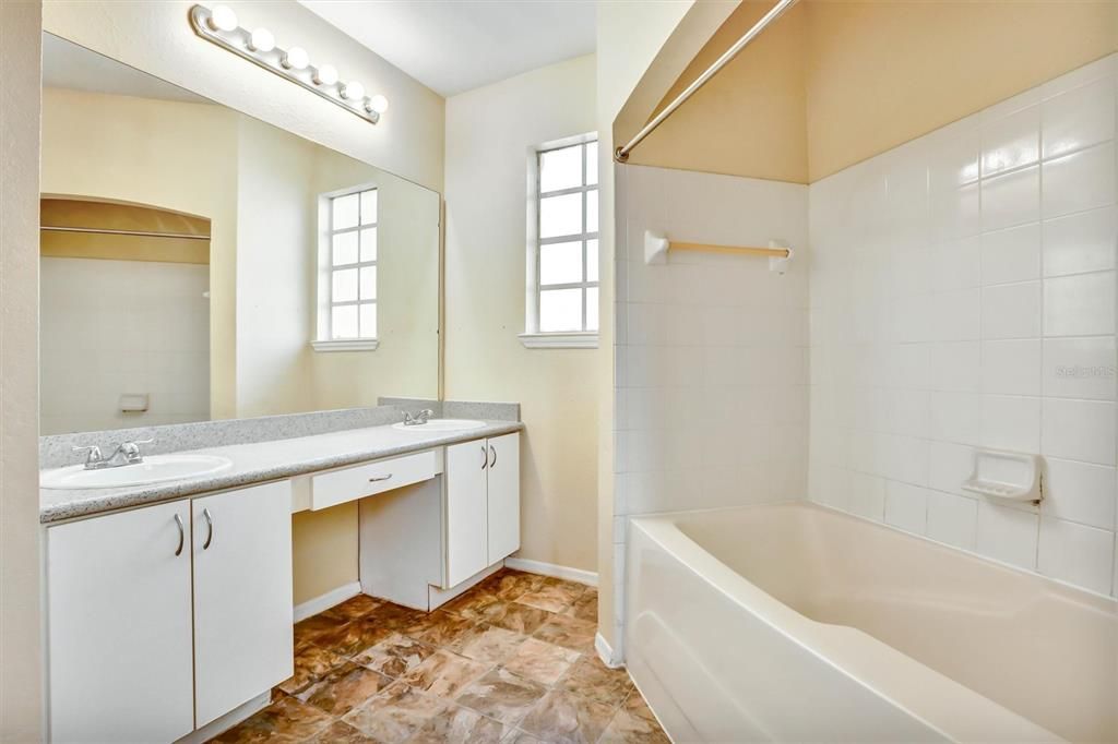 For Sale: $150,000 (2 beds, 2 baths, 1242 Square Feet)