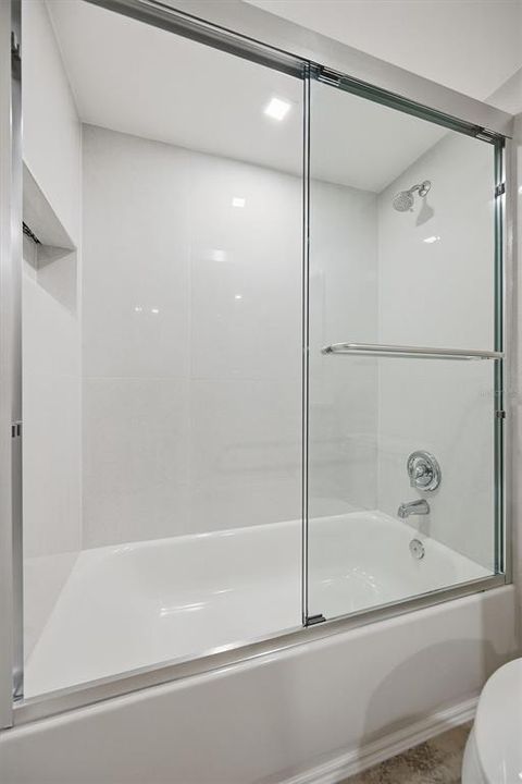 For Rent: $3,250 (2 beds, 2 baths, 1000 Square Feet)