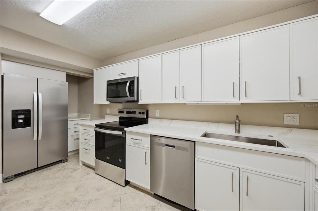 For Rent: $3,250 (2 beds, 2 baths, 1000 Square Feet)