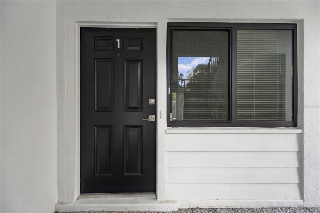 For Rent: $3,250 (2 beds, 2 baths, 1000 Square Feet)