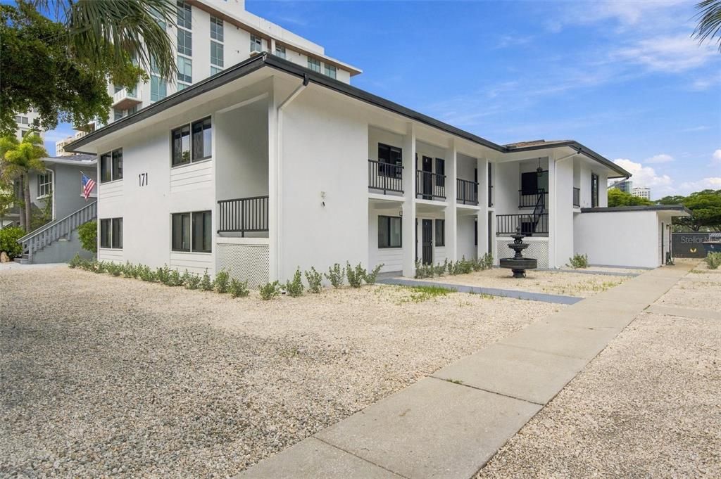 For Rent: $3,250 (2 beds, 2 baths, 1000 Square Feet)