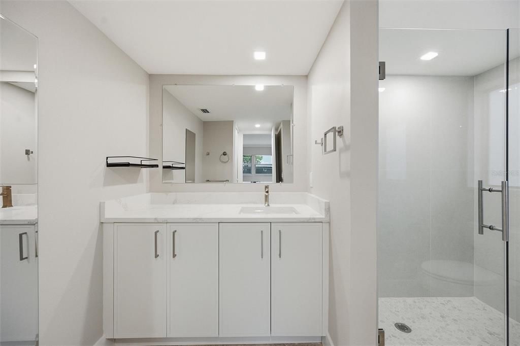 For Rent: $3,250 (2 beds, 2 baths, 1000 Square Feet)