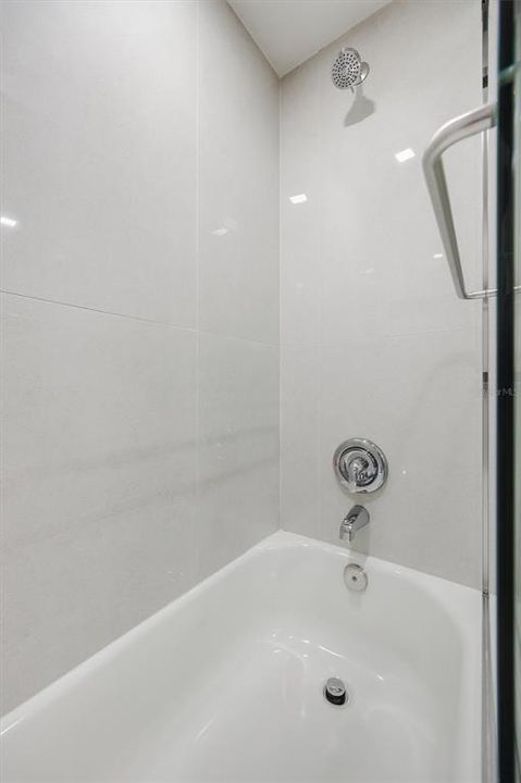 For Rent: $3,250 (2 beds, 2 baths, 1000 Square Feet)
