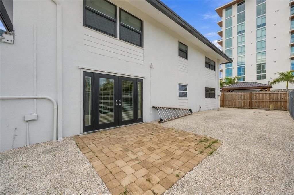 For Rent: $3,250 (2 beds, 2 baths, 1000 Square Feet)