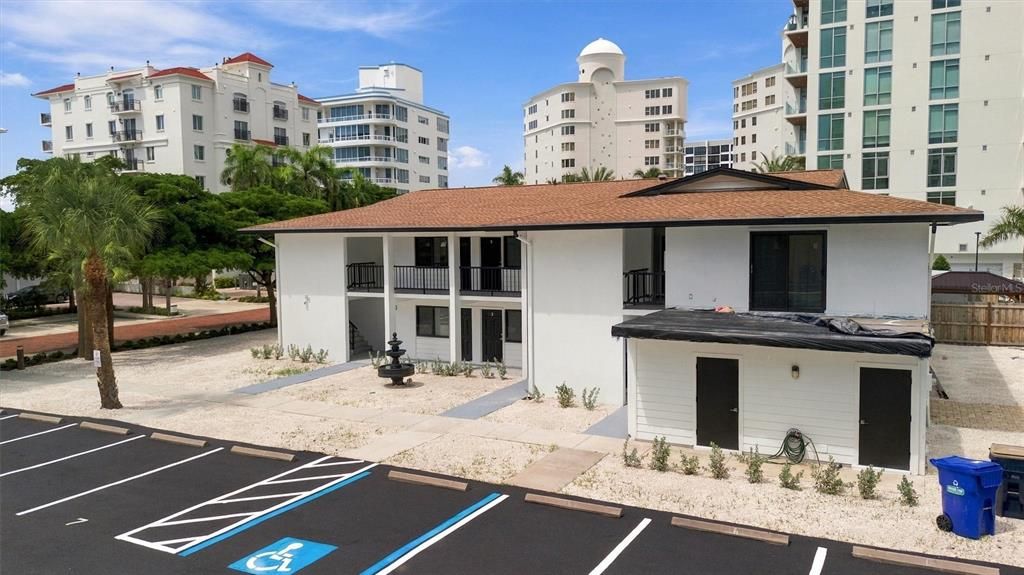 For Rent: $3,250 (2 beds, 2 baths, 1000 Square Feet)