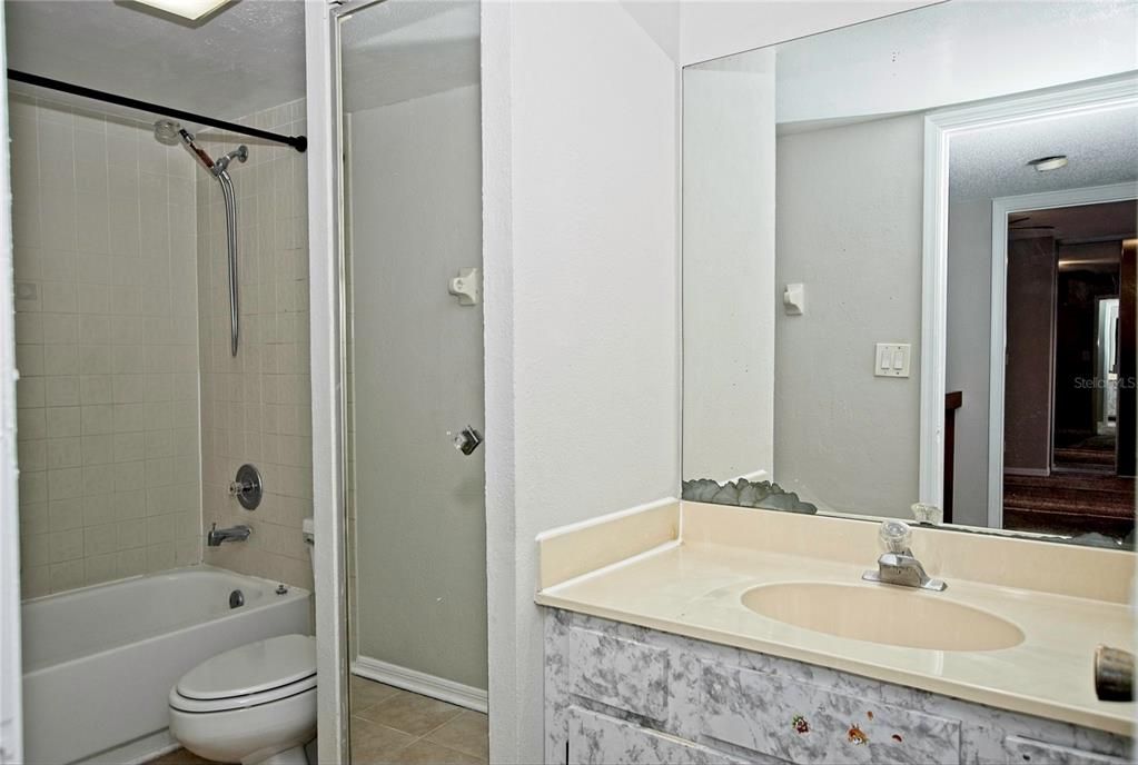 For Sale: $200,000 (2 beds, 2 baths, 1285 Square Feet)