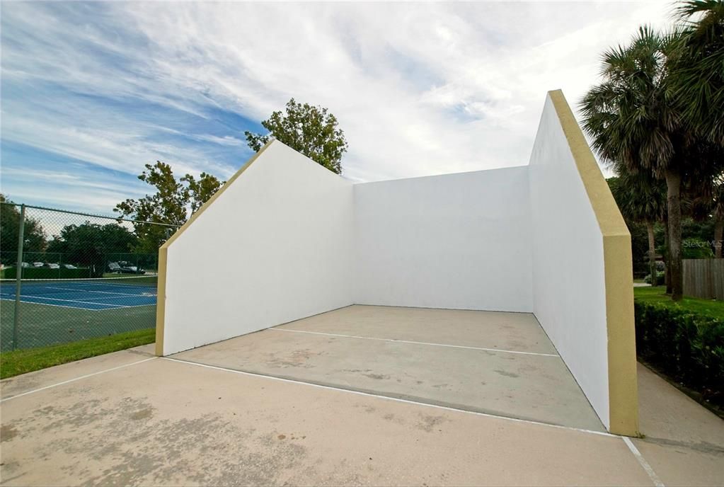 For Sale: $200,000 (2 beds, 2 baths, 1285 Square Feet)