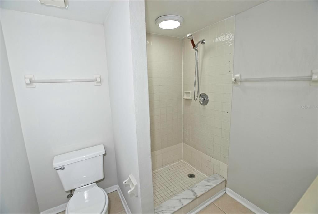 For Sale: $200,000 (2 beds, 2 baths, 1285 Square Feet)