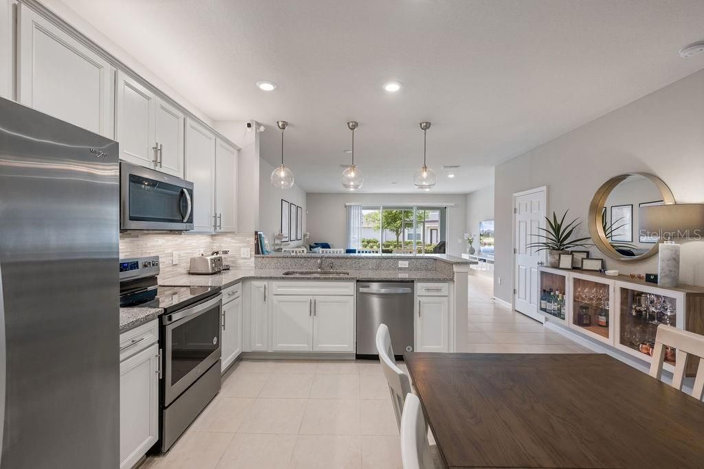 For Sale: $425,000 (3 beds, 2 baths, 1906 Square Feet)