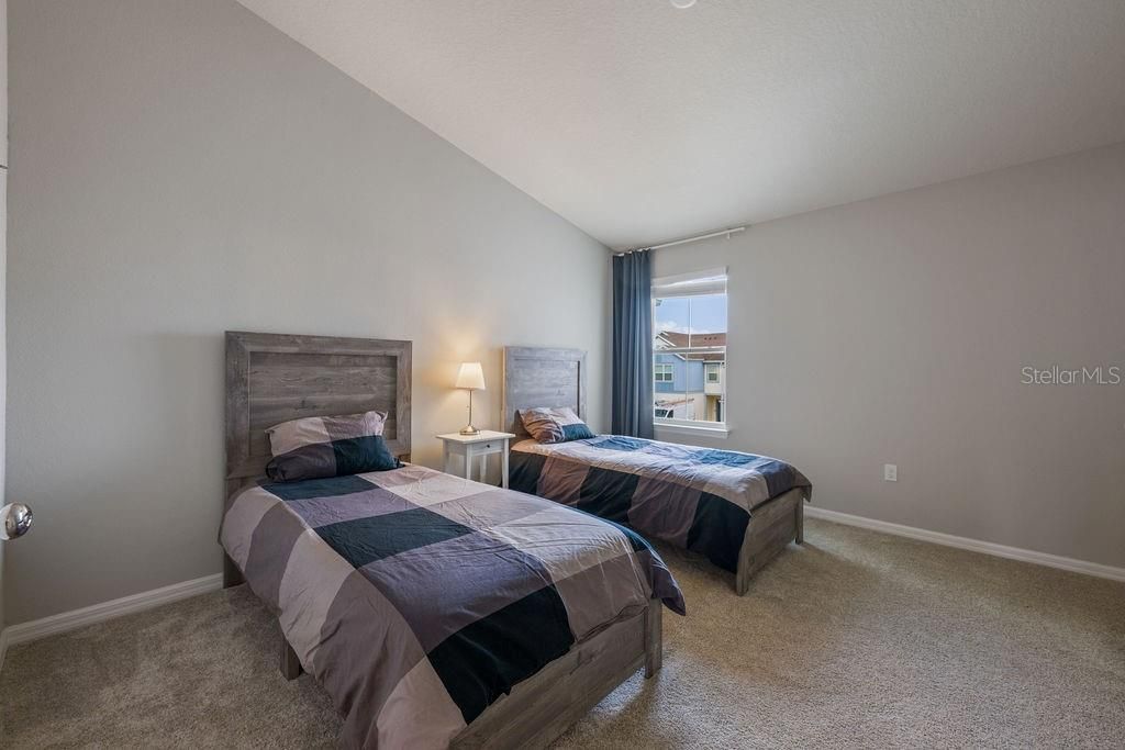 For Sale: $425,000 (3 beds, 2 baths, 1906 Square Feet)