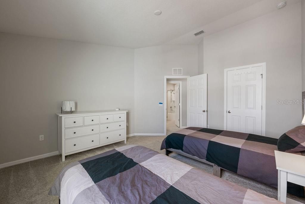 For Sale: $425,000 (3 beds, 2 baths, 1906 Square Feet)