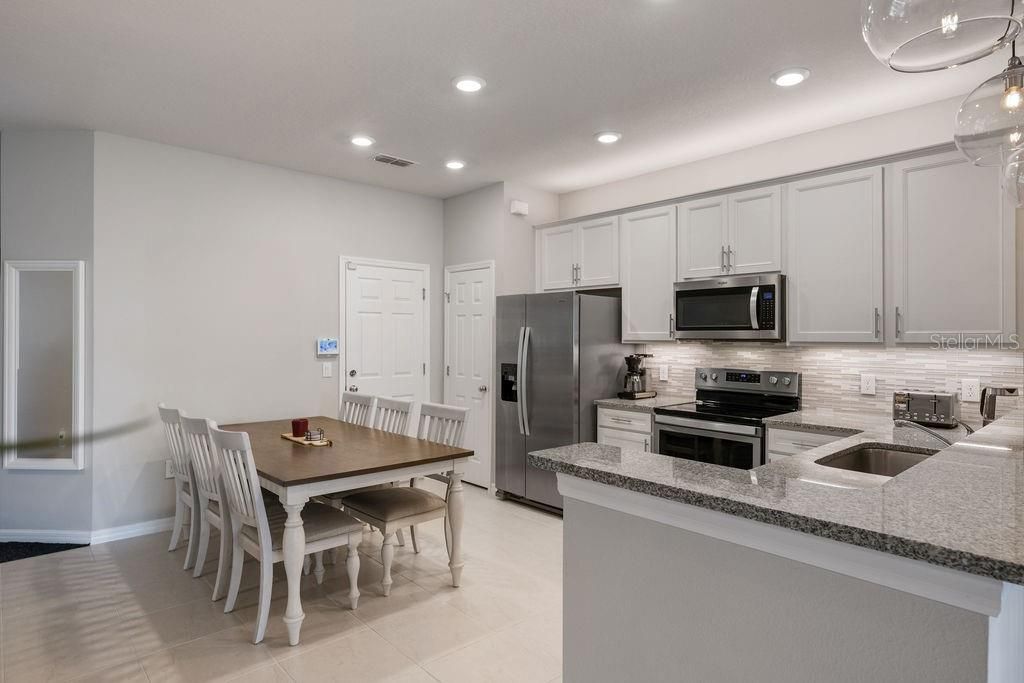 For Sale: $425,000 (3 beds, 2 baths, 1906 Square Feet)