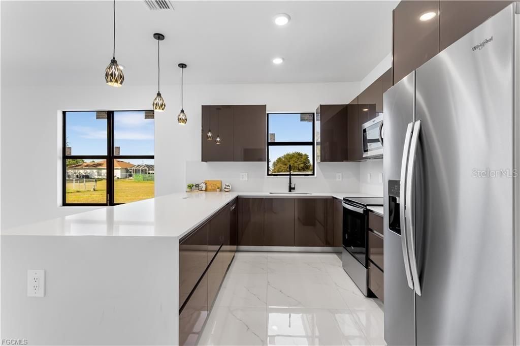 For Rent: $2,000 (3 beds, 2 baths, 1324 Square Feet)