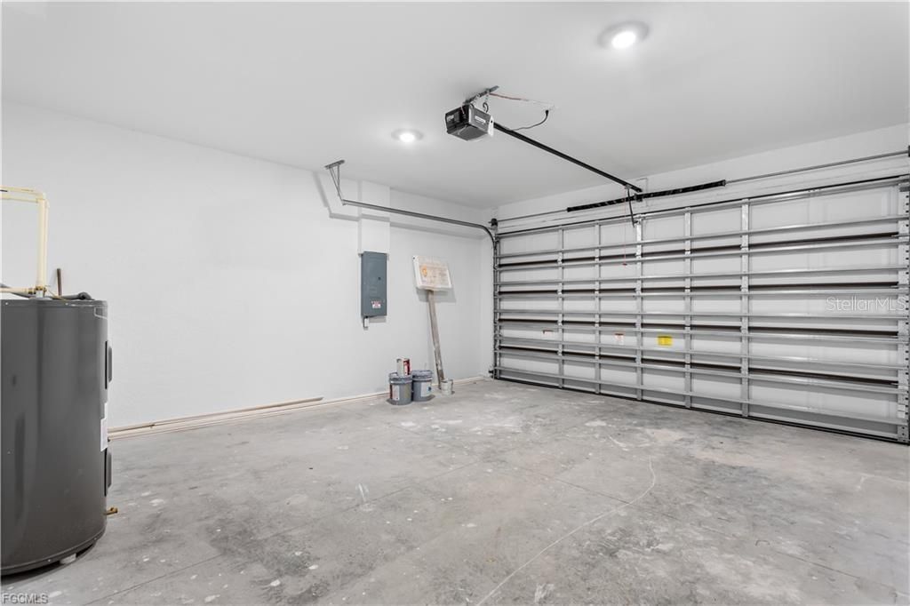 For Rent: $2,000 (3 beds, 2 baths, 1324 Square Feet)