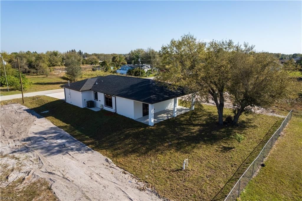 For Rent: $2,000 (3 beds, 2 baths, 1324 Square Feet)