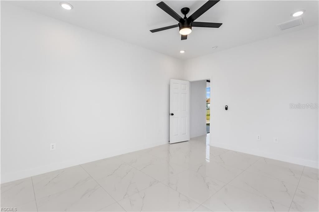 For Rent: $2,000 (3 beds, 2 baths, 1324 Square Feet)