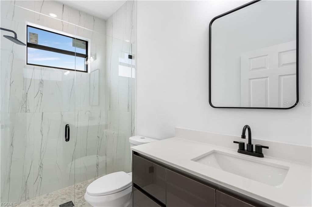 For Rent: $2,000 (3 beds, 2 baths, 1324 Square Feet)