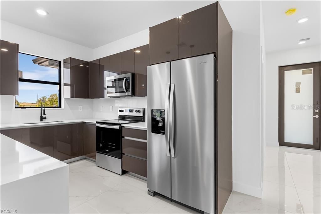 For Rent: $2,000 (3 beds, 2 baths, 1324 Square Feet)
