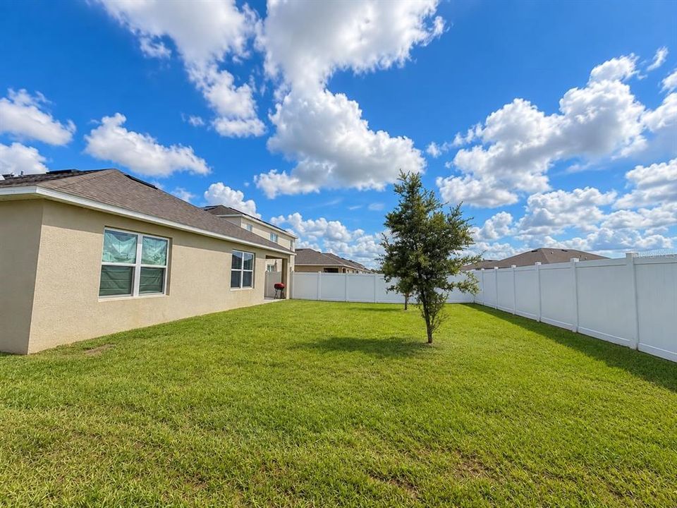 For Sale: $355,000 (4 beds, 2 baths, 1828 Square Feet)