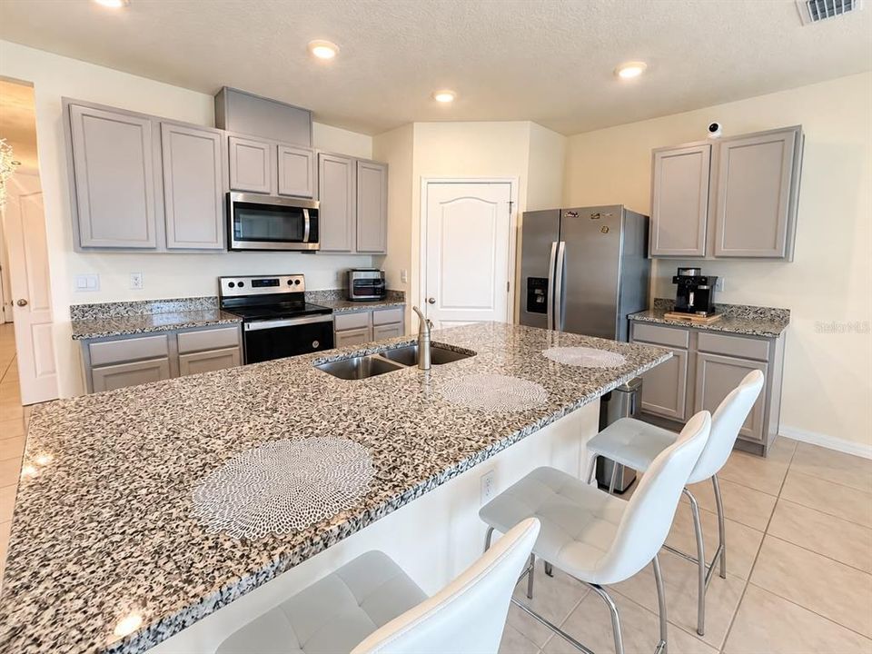 For Sale: $355,000 (4 beds, 2 baths, 1828 Square Feet)