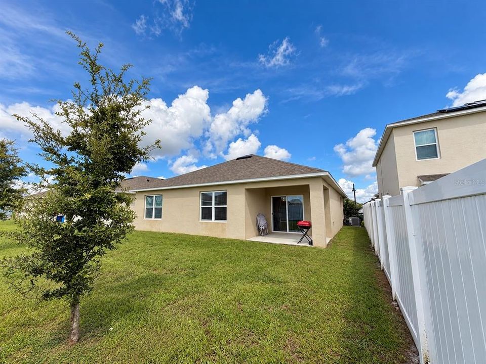 For Sale: $355,000 (4 beds, 2 baths, 1828 Square Feet)