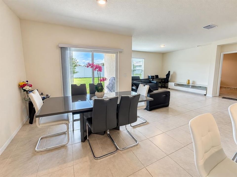 For Sale: $355,000 (4 beds, 2 baths, 1828 Square Feet)