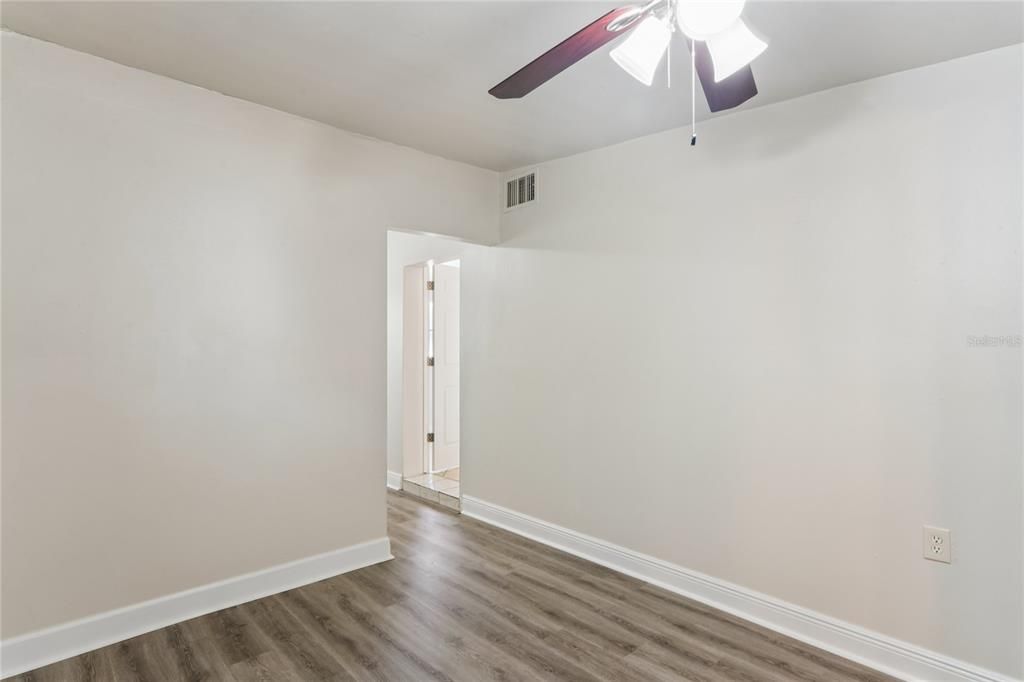 For Sale: $435,000 (4 beds, 4 baths, 1410 Square Feet)