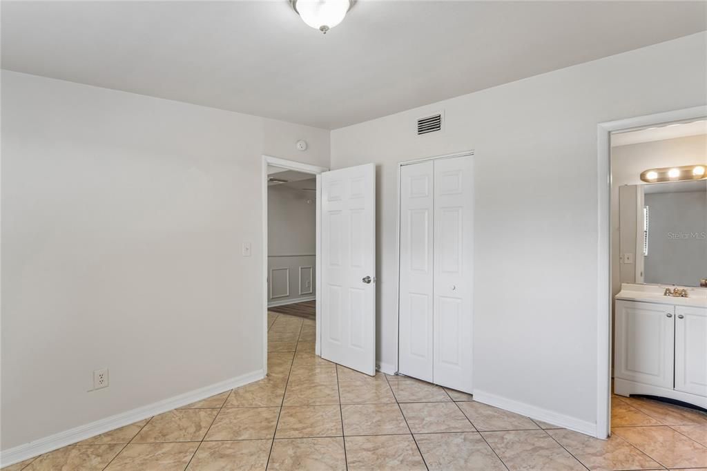 For Sale: $435,000 (4 beds, 4 baths, 1410 Square Feet)