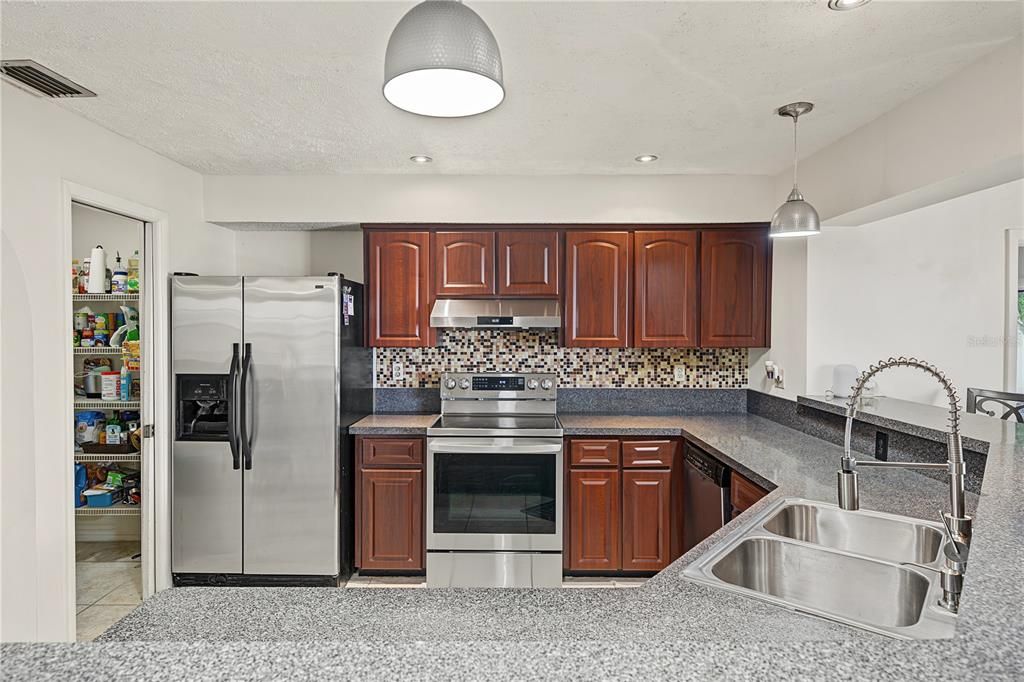 En Venta: $462,500 (3 camas, 2 baños, 1932 Pies cuadrados)
