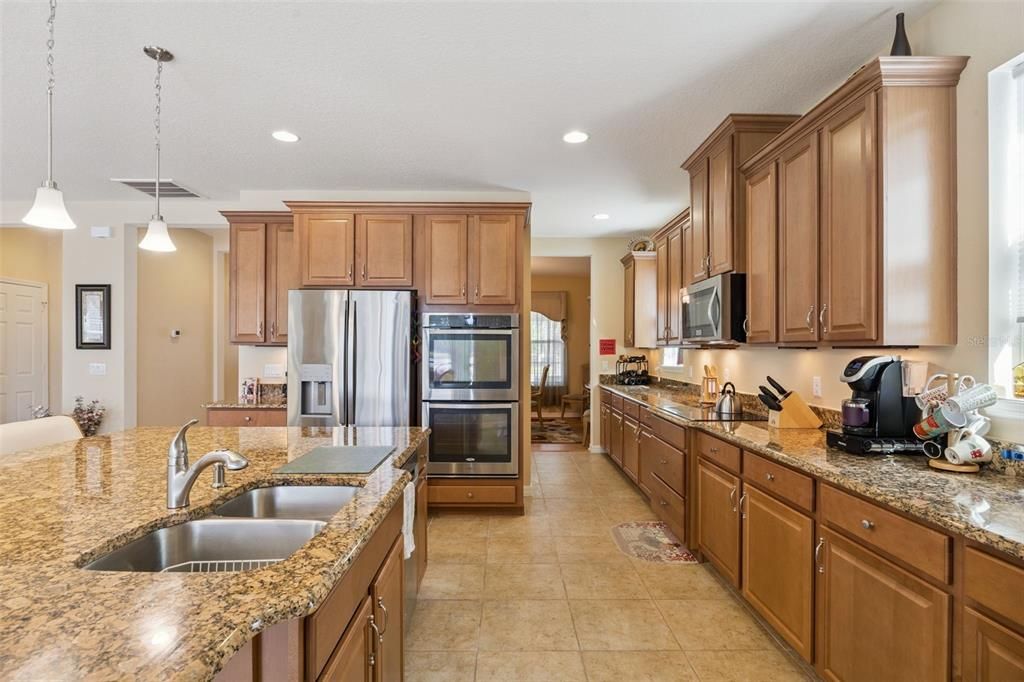 For Sale: $525,000 (4 beds, 3 baths, 2645 Square Feet)