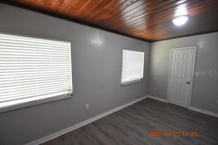 For Rent: $1,550 (3 beds, 2 baths, 1212 Square Feet)