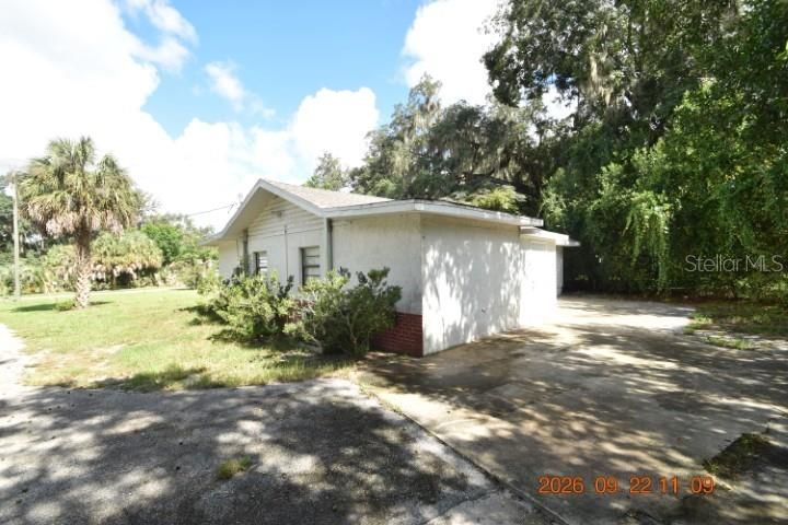 For Rent: $1,550 (3 beds, 2 baths, 1212 Square Feet)