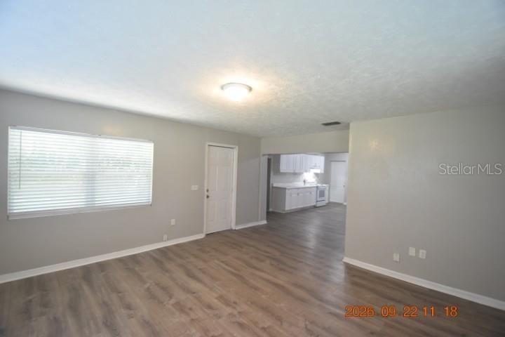 For Rent: $1,550 (3 beds, 2 baths, 1212 Square Feet)