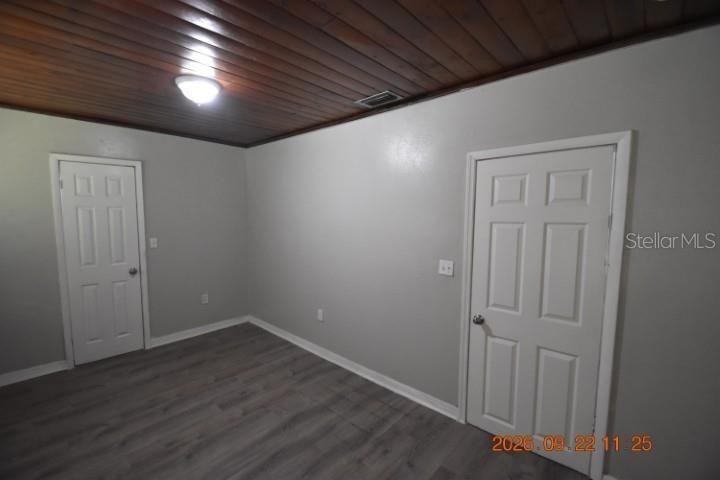 For Rent: $1,550 (3 beds, 2 baths, 1212 Square Feet)