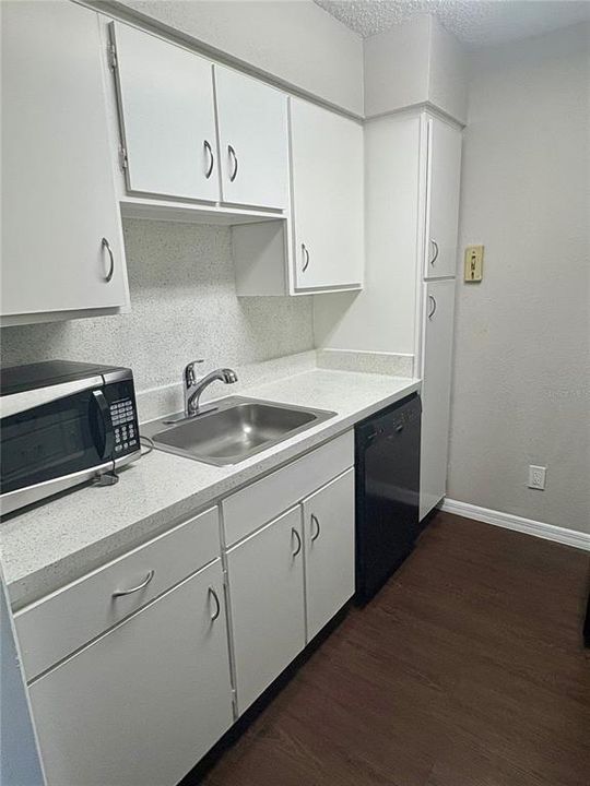 В аренду: $1,400 (2 спален, 2 ванн, 984 Квадратных фут)