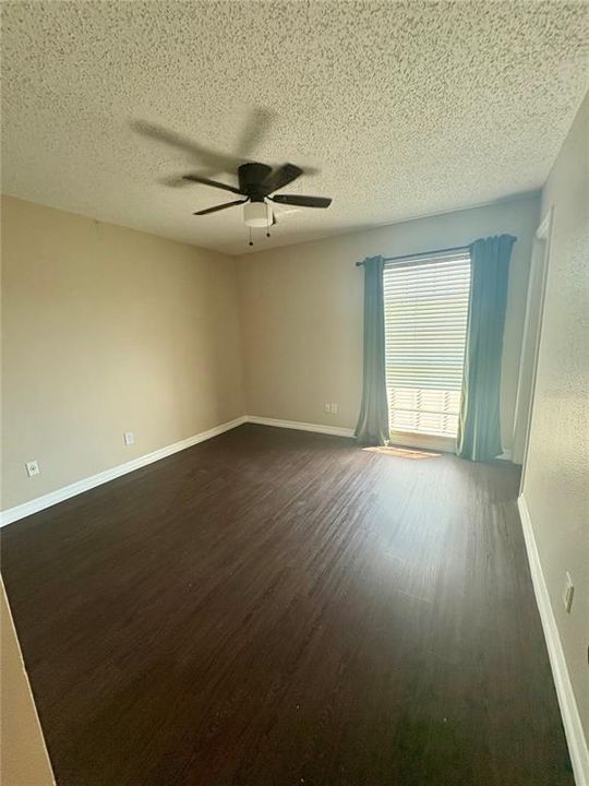 В аренду: $1,400 (2 спален, 2 ванн, 984 Квадратных фут)