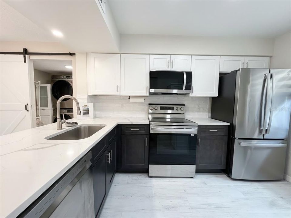 For Rent: $1,800 (2 beds, 2 baths, 914 Square Feet)
