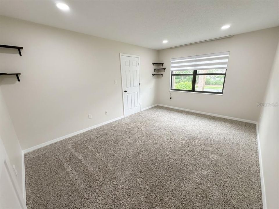 For Rent: $1,800 (2 beds, 2 baths, 914 Square Feet)